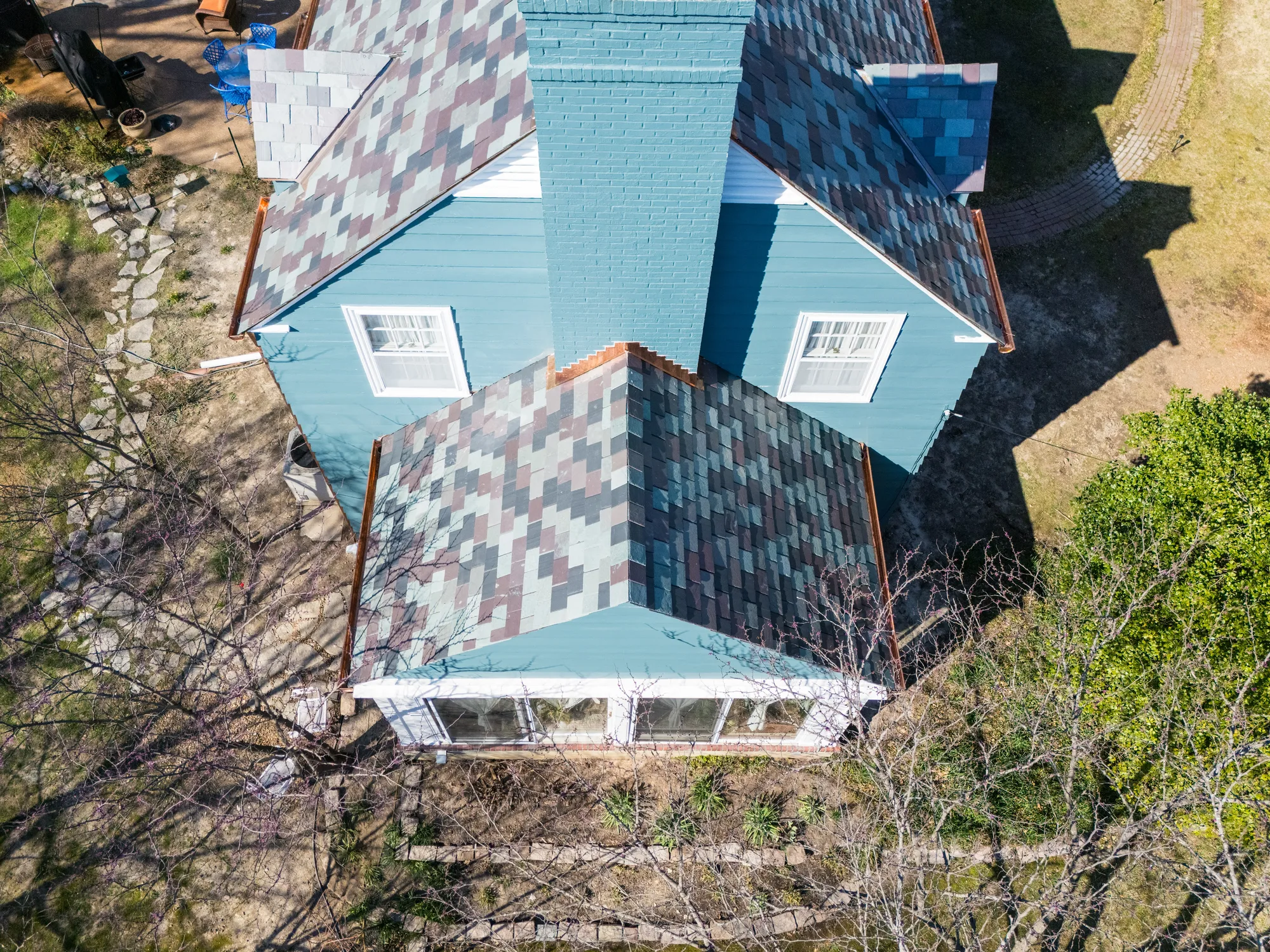 Straight-down view of the full variegated slate roof plan